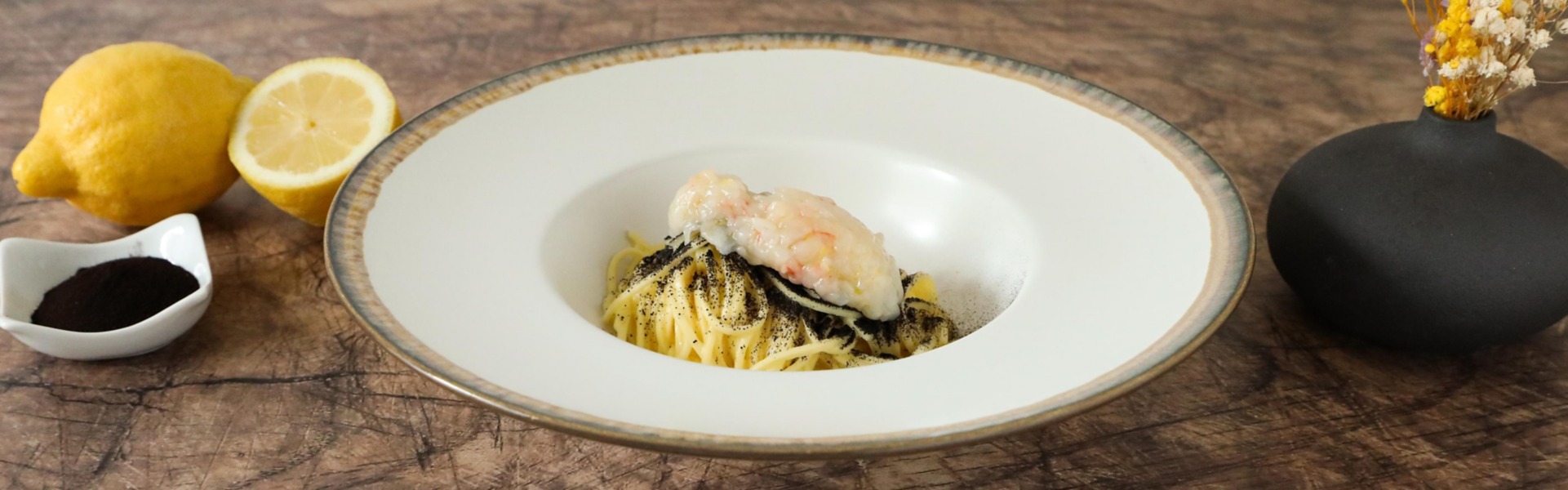 tagliolini-limone-nero-caciocavallo-burro-scampi
