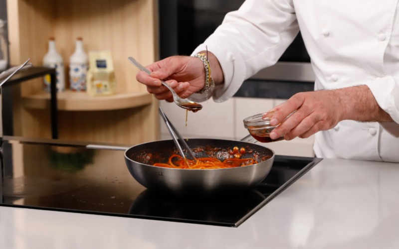 ultimare con aceto affumicato e olio