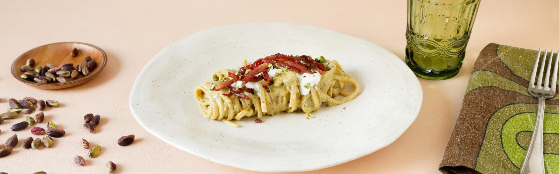 pasta-con-pesto-di-pistacchio-e-speck
