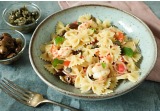 Pasta fredda con gamberi, pomodori e olivealt