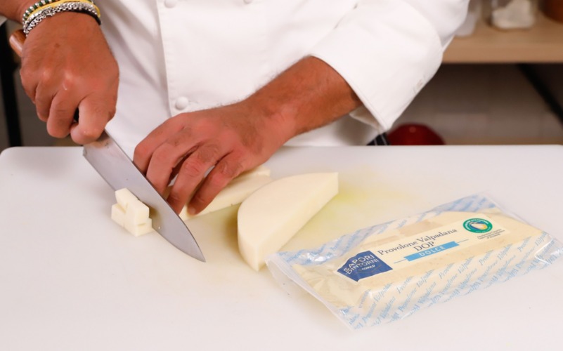 tagliare provolone