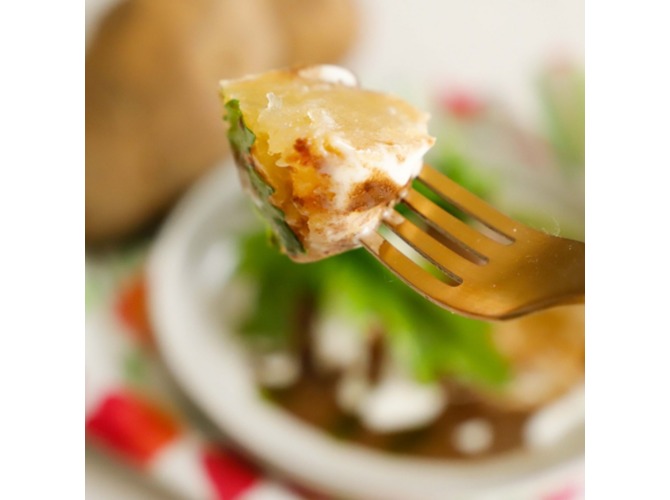 Patate alla brace con salsa acida e aglio neroalt