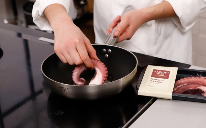 Tentacoli di polpo scottati in padella