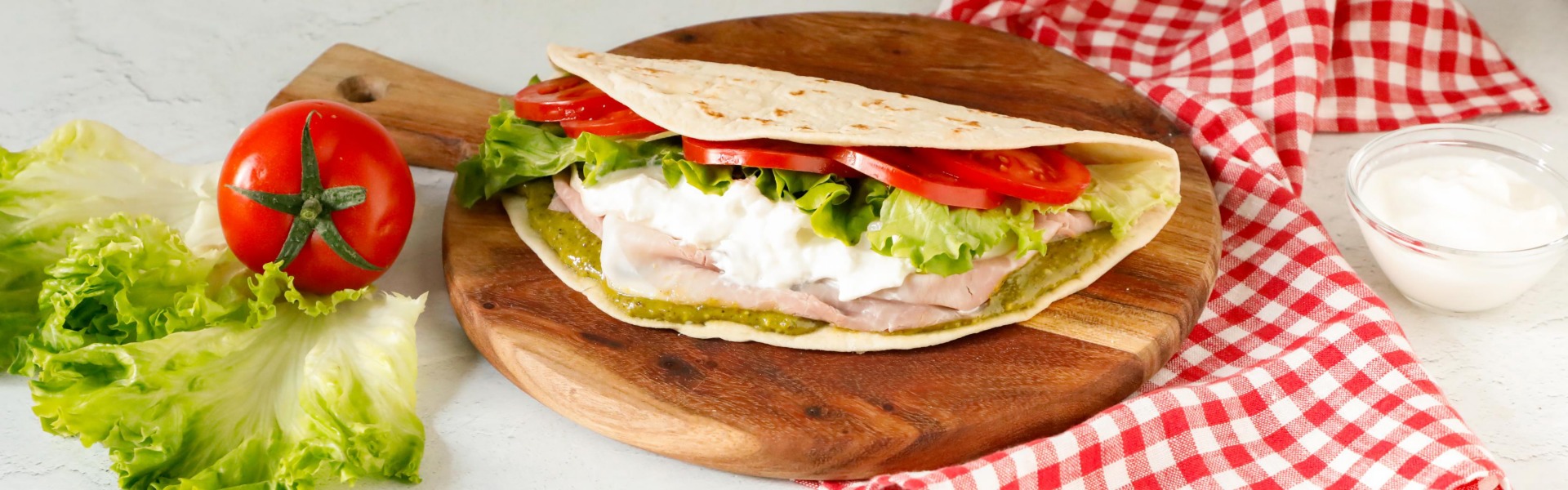 piadina-prosciutto-cotto-stracciatella-pesto-pistacchio