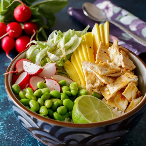 poke con petto di pollo