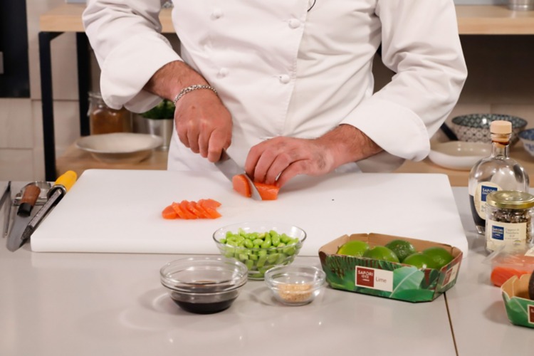 tagliare salmone cuocere riso