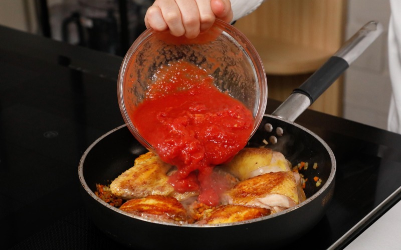 aggiungere pelati ultimare cottura