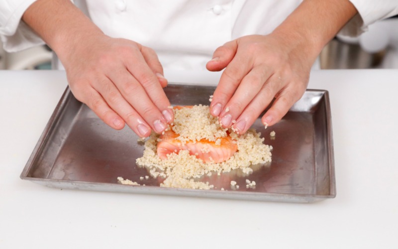 coprire salmone con quinoa