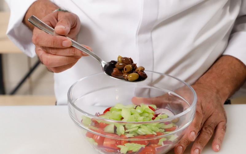 inserire tutto in una ciotola