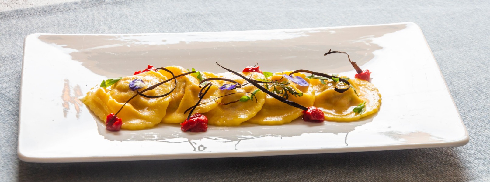 Ravioli ripieni di parmigiana di melanzane