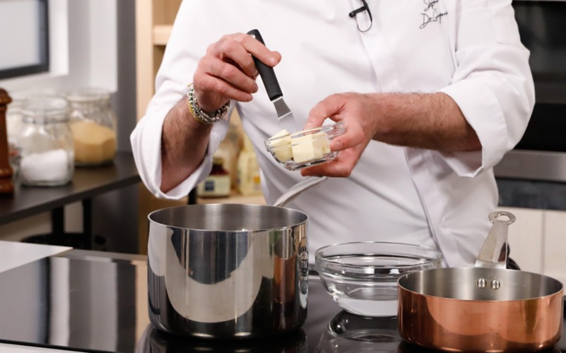 sciogliere burro casseruola