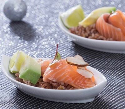 Riso rosso, avocado con salmone e mangoalt