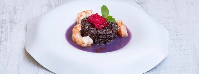 Riso venere al cardamomo con cavolo viola in due consistenze e mazzancolle al vinoalt