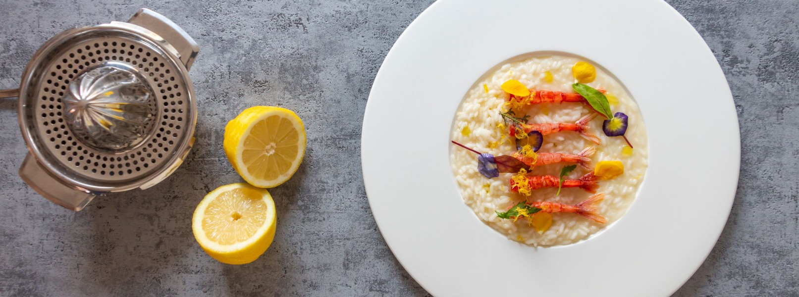 Risotto con gamberi di Mazara e limone del Garda