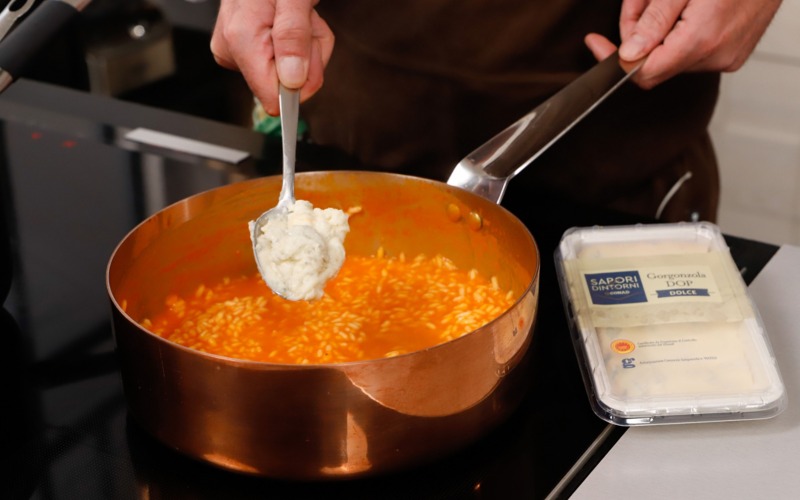 aggiungere il gorgonzola