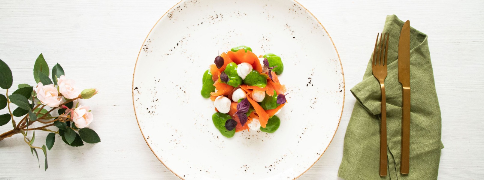 Salmone, ricotta al pepe e salsa di rucola