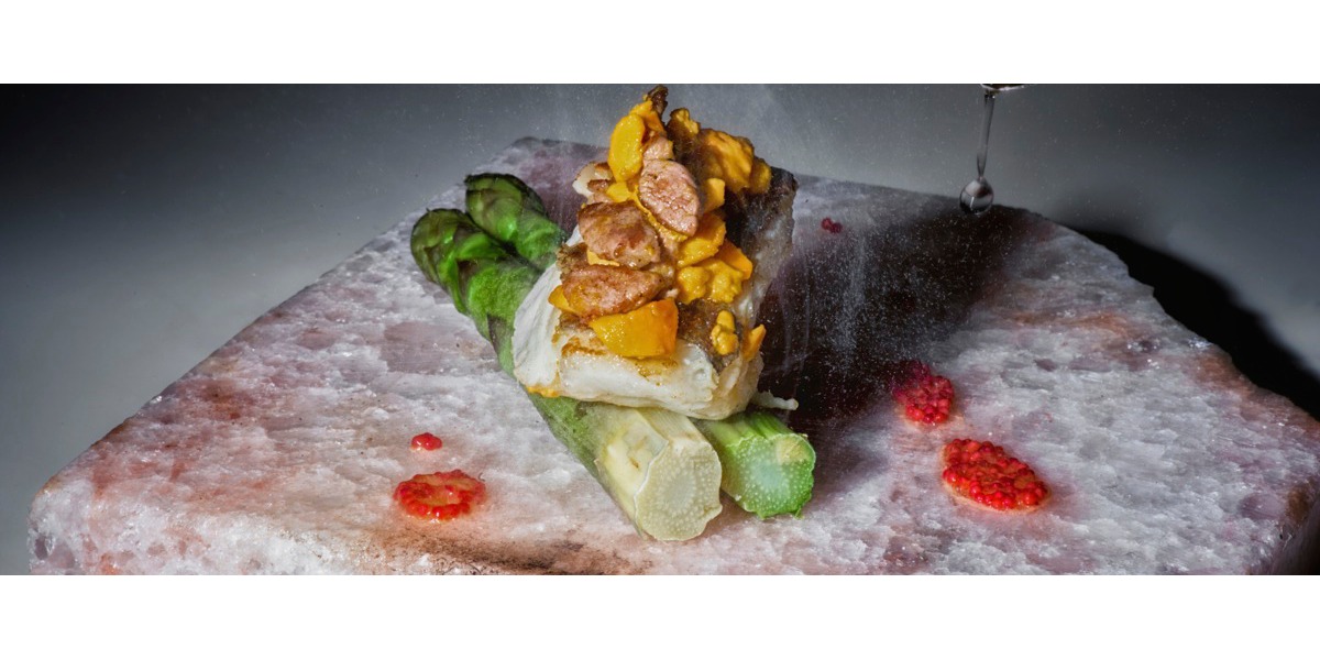 Piramide di asparagi con nasello e agnello