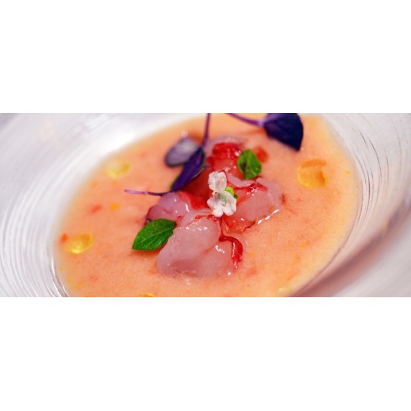 Tartare di gambero viola con gazpacho di cuore di bue
