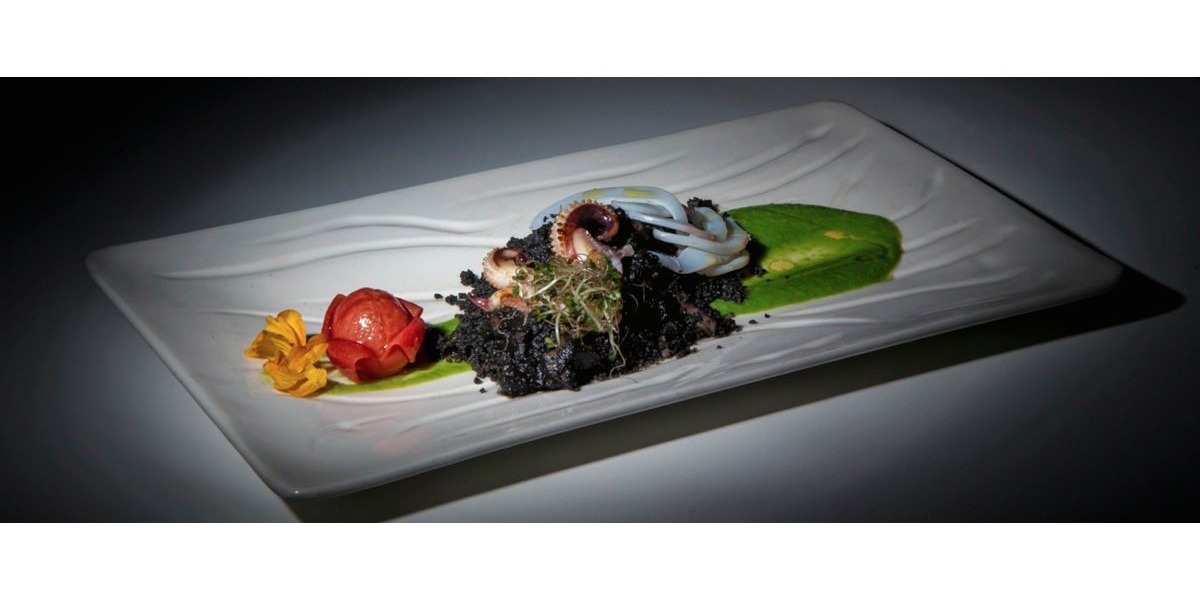 Cous cous con nero di seppia e crema di piselli