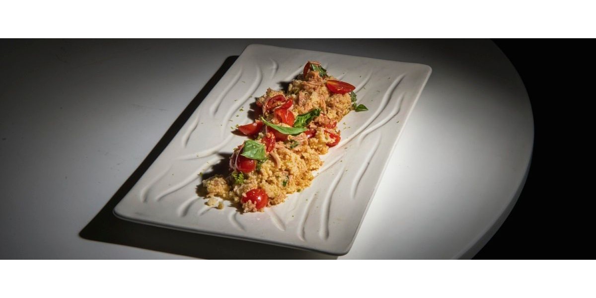 Cous cous con tonno, pomodorini e basilico