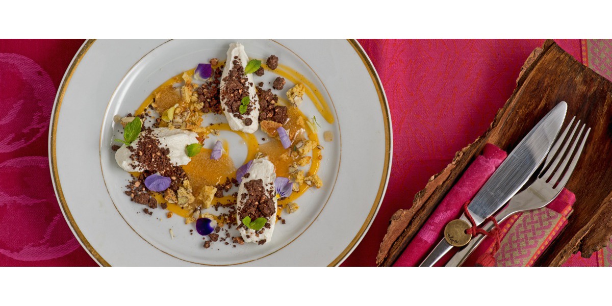 Crema di cachi con terra di cioccolato e crumble di cantucci