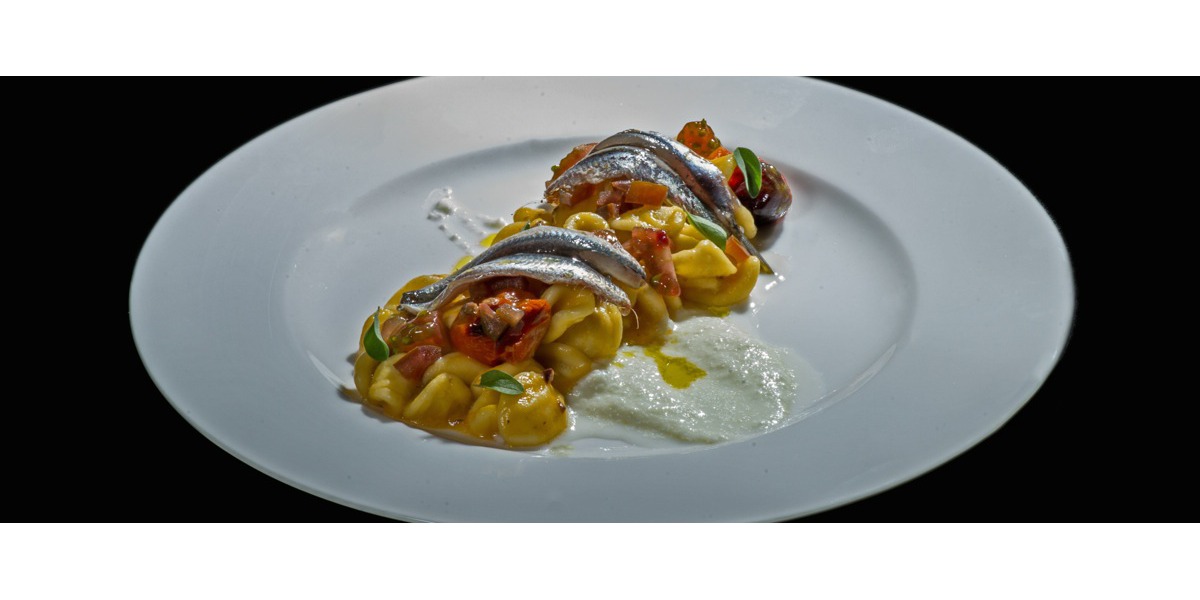 Orecchiette ai tre pomodori con crema di bufala e olive taggiasche 