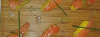 Sushi di riso allo zafferano con trota marinata al sakealt