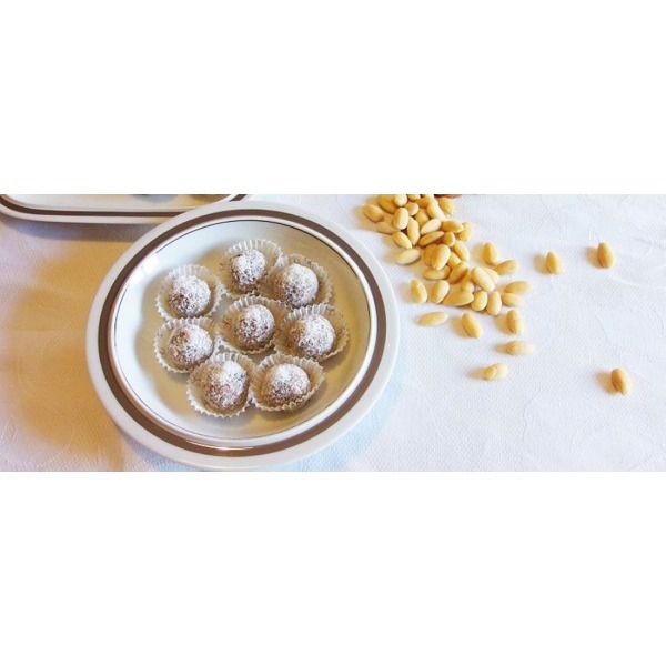 Bon bon di mandorle di Noto con panure di farina di cocco 
