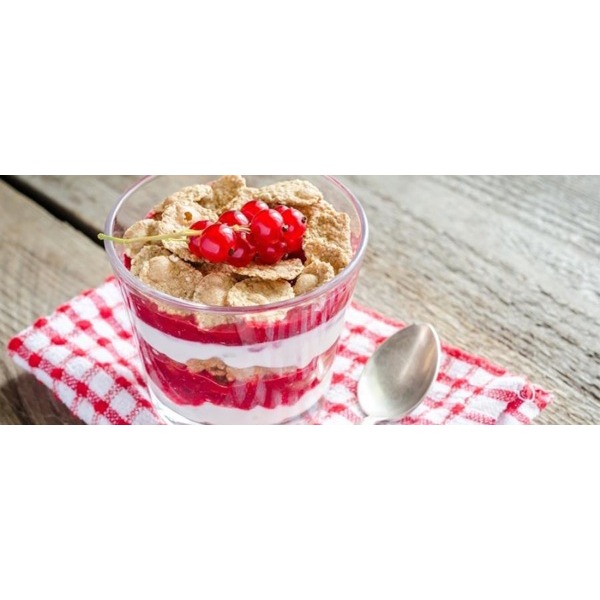 Coppa di yogurt con frutti rossi e muesli