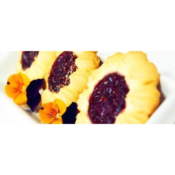 Fiori di frolla di riso senza glutine con composta di ribes e lamponi