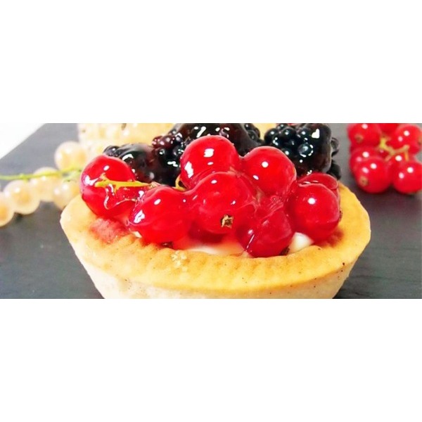 Mini tarte tatin alle mandorle con ribes e chantilly alla fava tonka