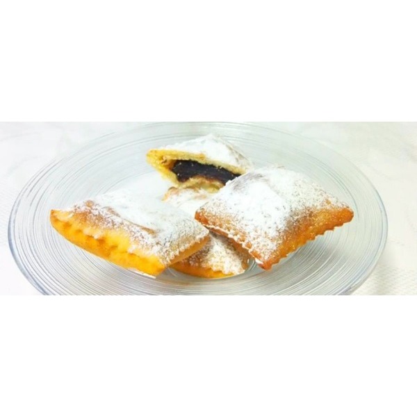 Ravioli dolci fritti al passito di Pantelleria con composta di castagne