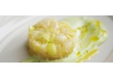 Tartare di capasanta e cetrioli dolci con salsa mousseline all'anetoalt