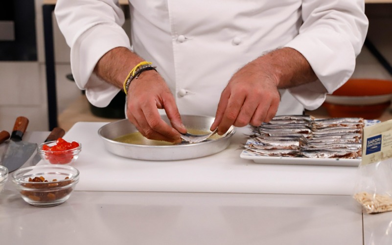 cospargere tortiera olio