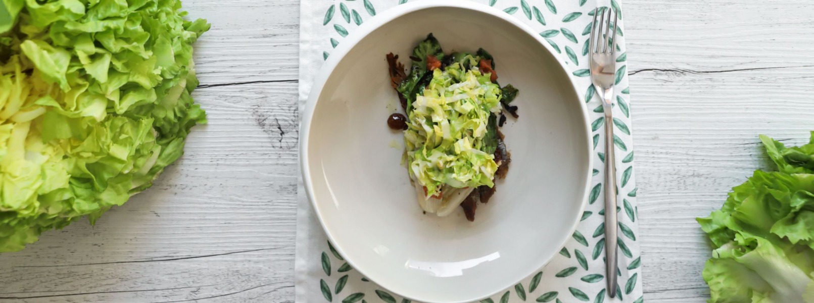 Scarola stufata, pinoli e uvetta