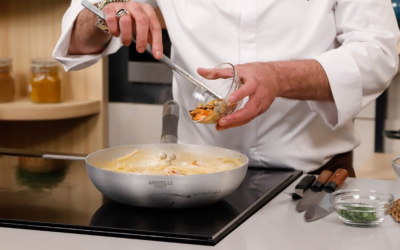 aggiungere cozze vongole