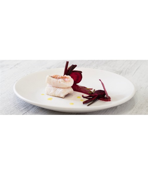 Scorfano al vapore con crema di barbabietola