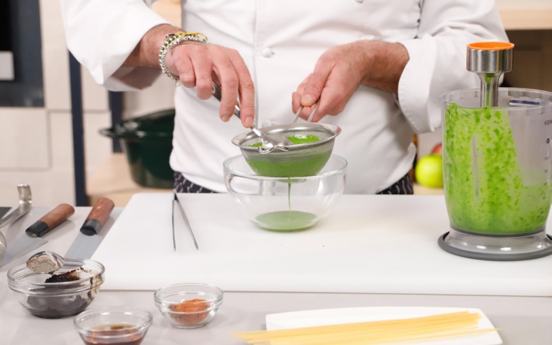 setacciare salsa prezzemolo