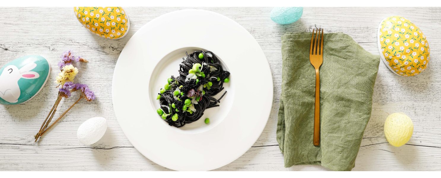 Spaghetti al nero, crudaiola di verdure e uova di pesce