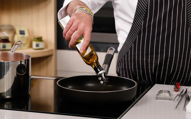 aggiungere olio padella