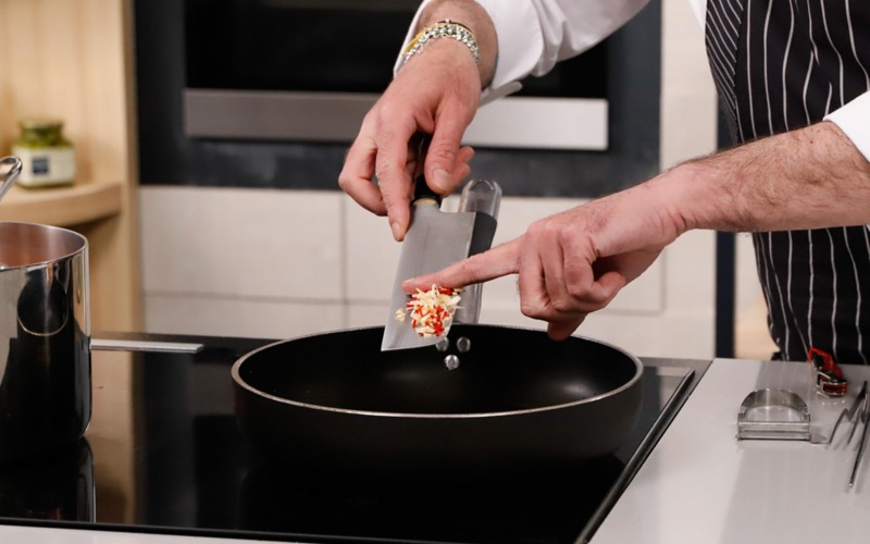 aggiungere aglio peperoncino