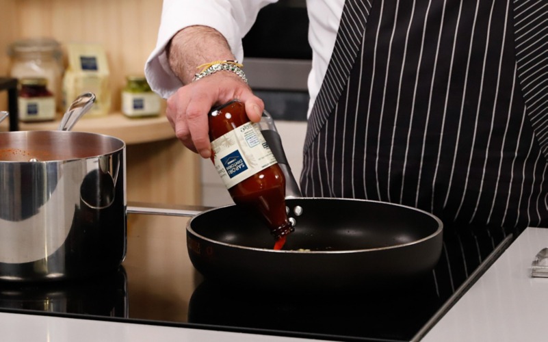 aggiungere passata pomodoro restante