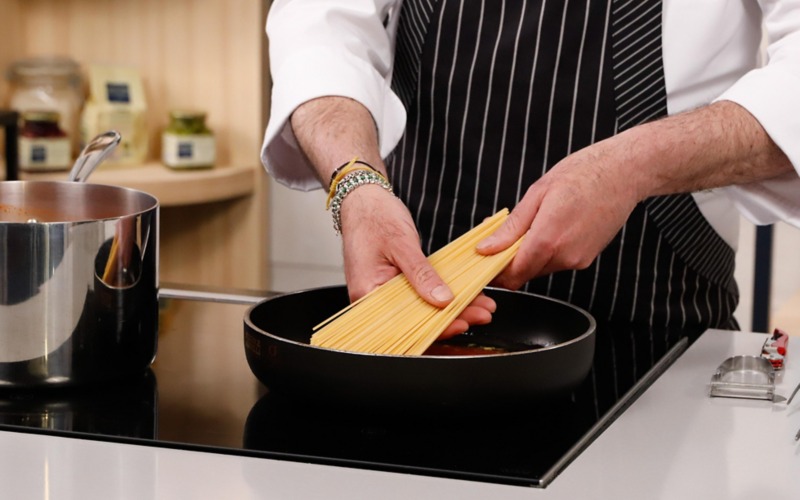 aggiungere pasta padella