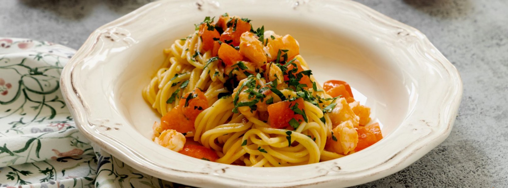 Spaghetti alla busara, la ricetta rivisitata del primo veneto
