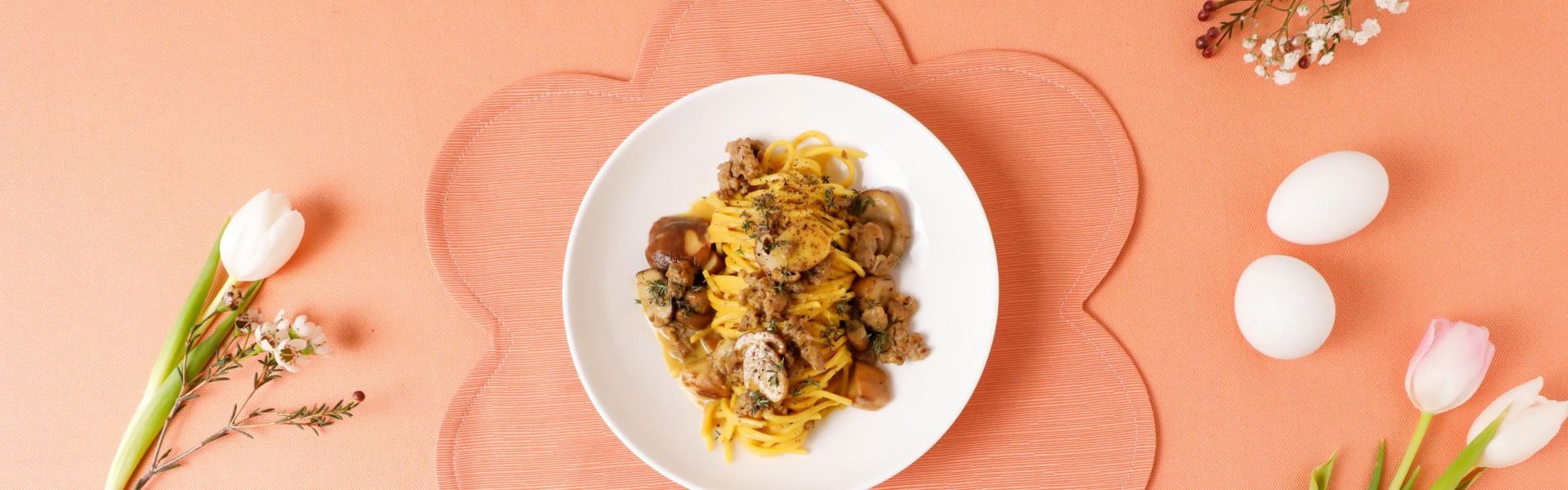 spaghetti-alla-chitarra-con-funghi-porcini-salsiccia-e-zafferano