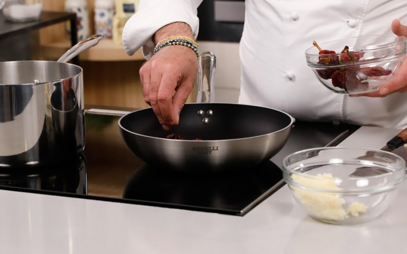 passare peperone crusco padella