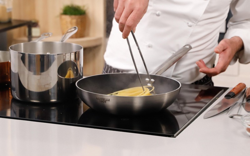 ultimare cottura pasta in padella con burro