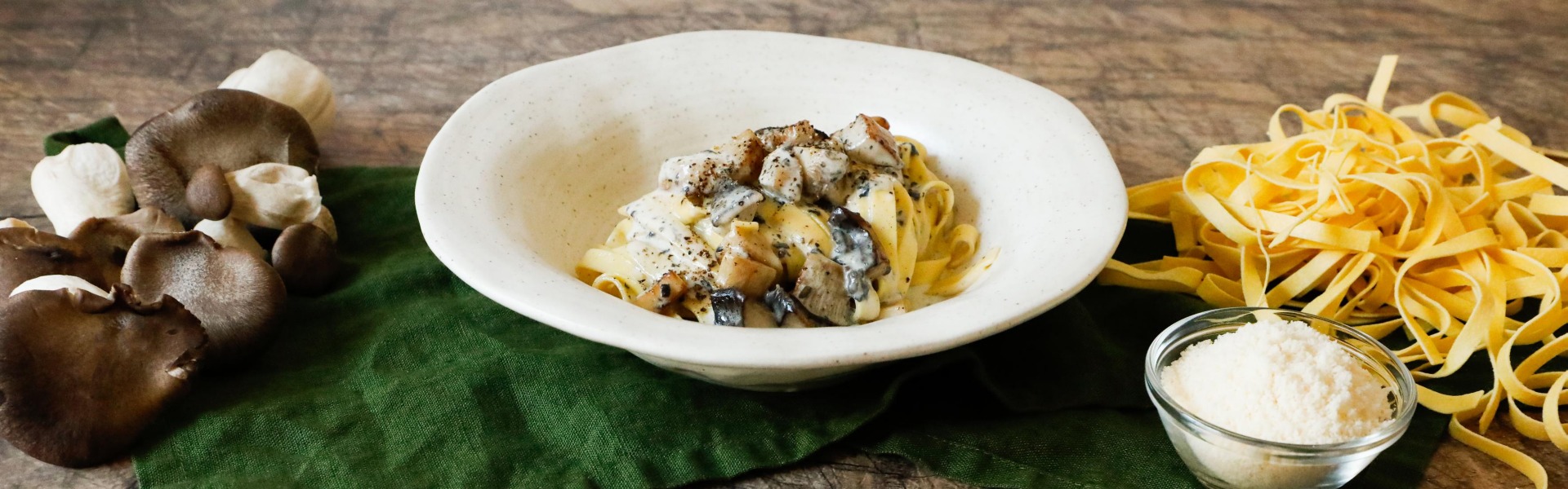 Tagliatelle con cardoncelli e crema di parmigiano e tartufo