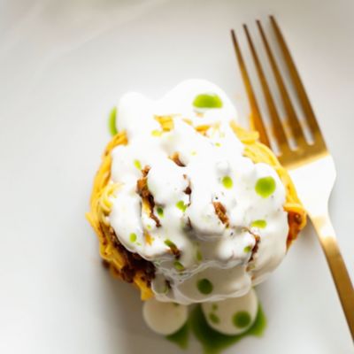 Tagliolini al ragù di chianina, fonduta di pecorino e olio al prezzemoloalt