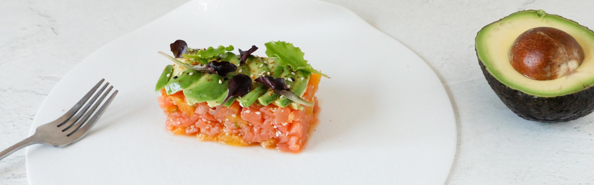 tartare-di-salmone-con-avocado-e-arancia